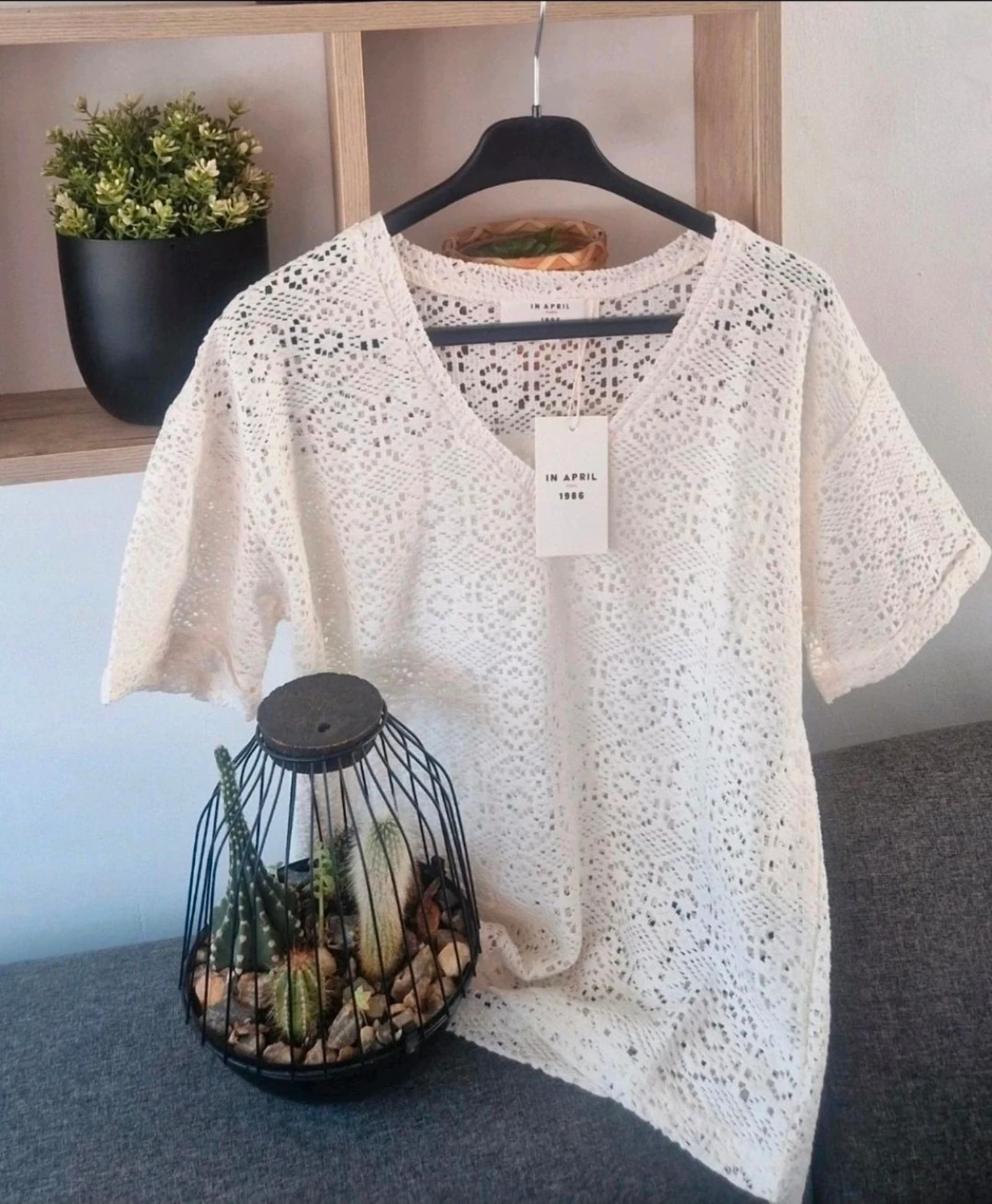 ✨ T-shirt de renda branco IN APRIL 1986 Novo com etiqueta Tamanho M/L ✨ – photo 2